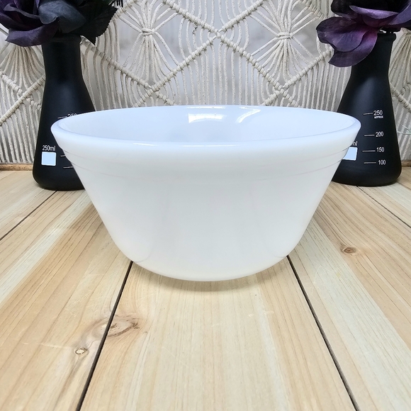 Federal Glass Dura White Mixing Bowl - Picture 2 of 6